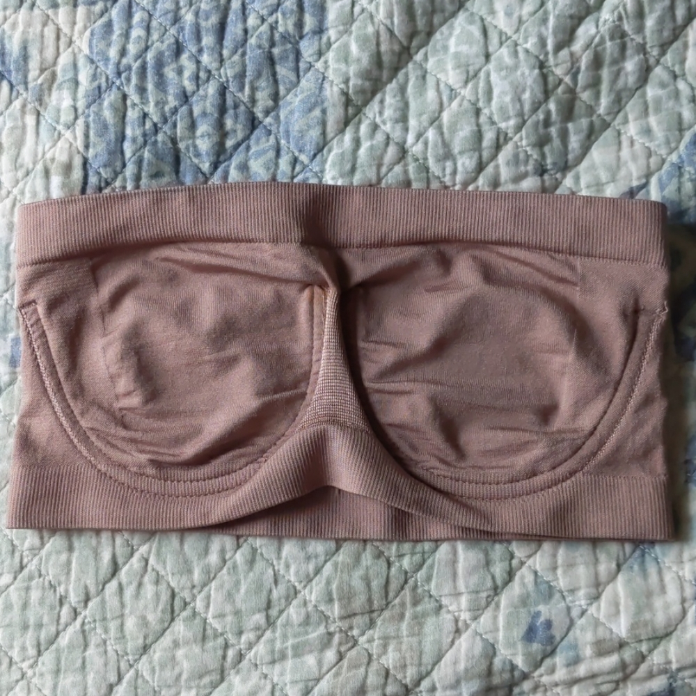 Strapless bandeau bra with built in underwire